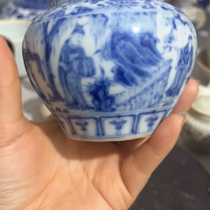 陈*一个青花人物的小罐子