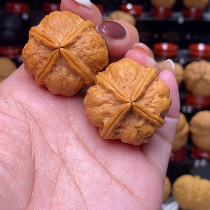 文玩核桃把件方印四棱…………30