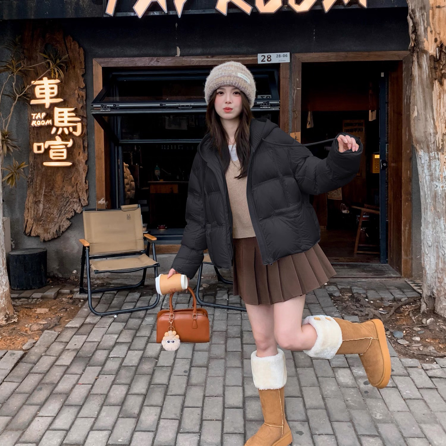 2532 时髦洋气豆腐块圆领针织帽拼接防寒服东2-1