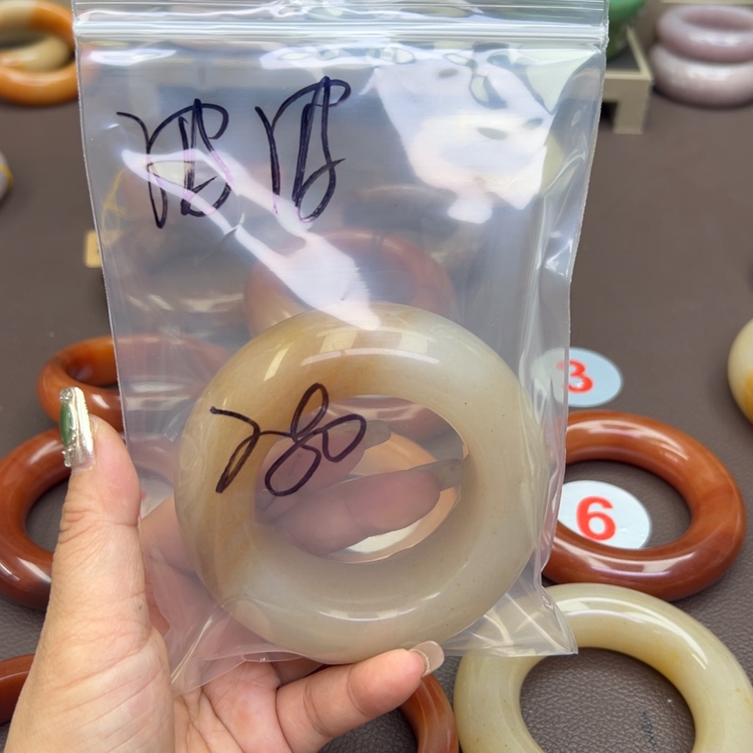 石英质玉手镯合金波*