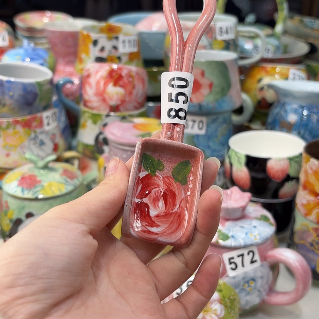 瓷片兔兔好可爱呀打