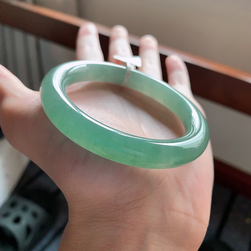 圆条51mm 冰糯种 冰油绿天然缅甸翡翠A货手镯