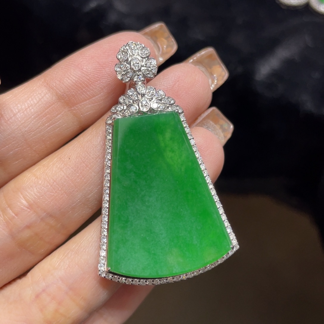 翡翠颈饰18K金镶嵌天然缅甸翡翠