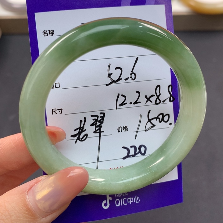 和田玉手镯未镶嵌不****活