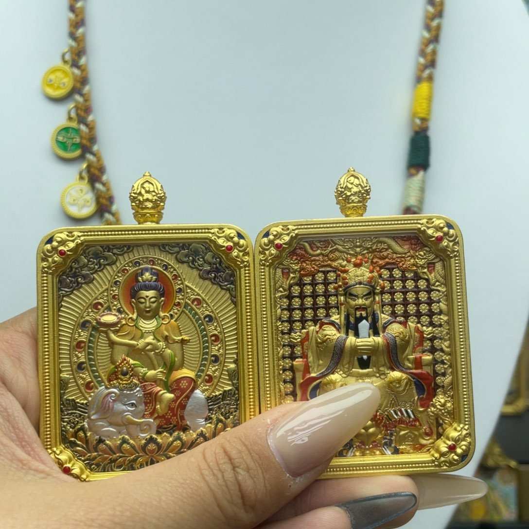 吊坠王****食唐卡定制的手环可以