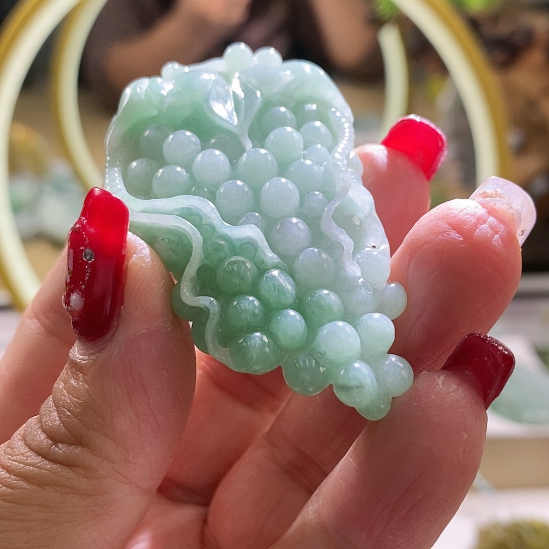 【闪购商品】翡翠颈饰未镶嵌葡萄