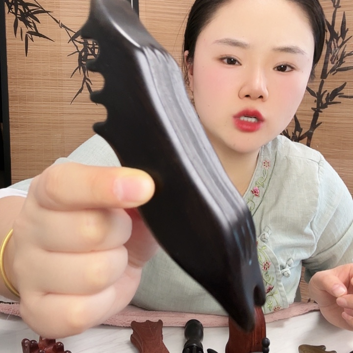 紫光檀小海豚二等品
