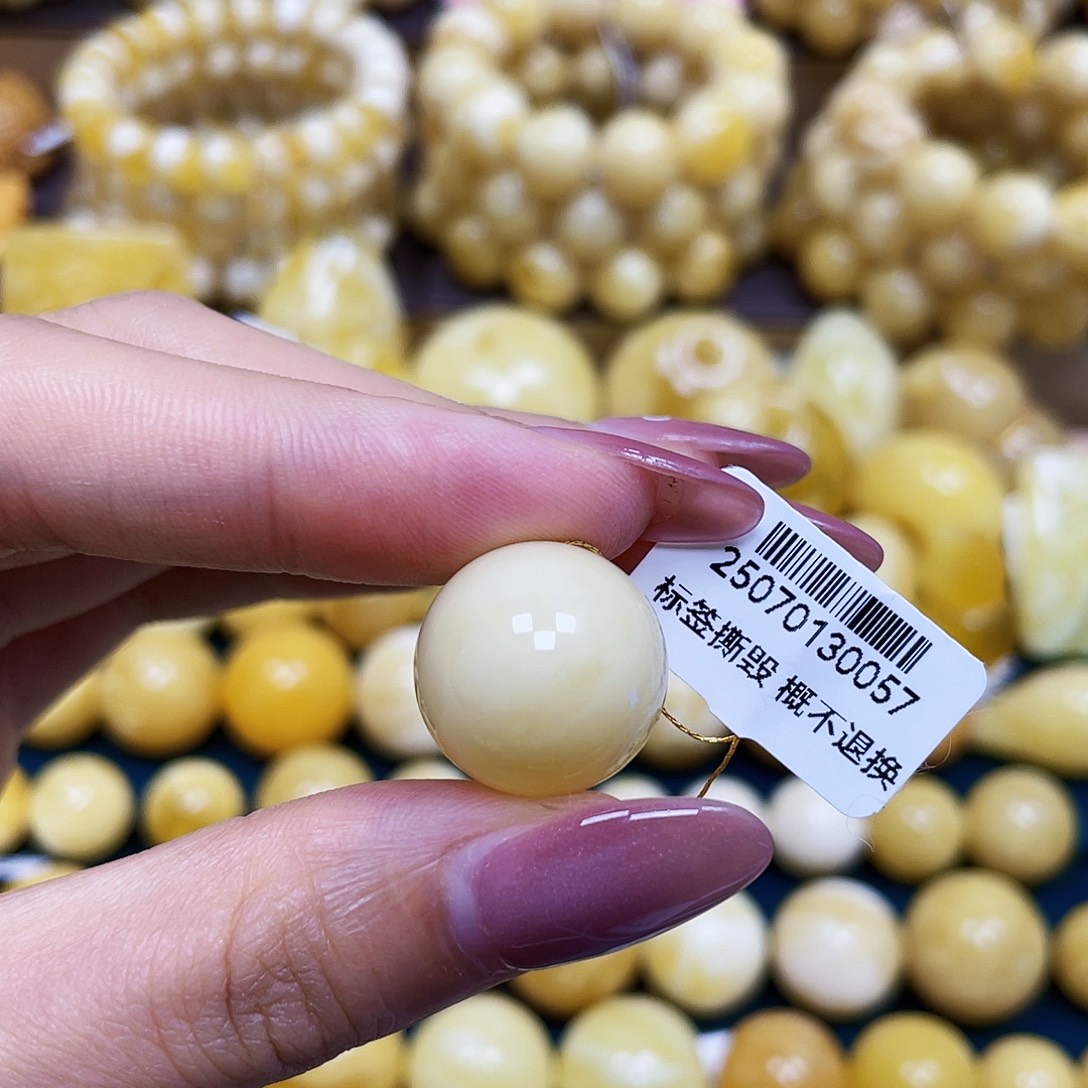 未镶嵌蜜蜡裸石17.5mm瑕疵