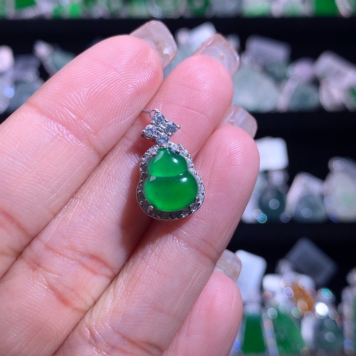 【闪购商品】颈饰银S925镶嵌翡翠