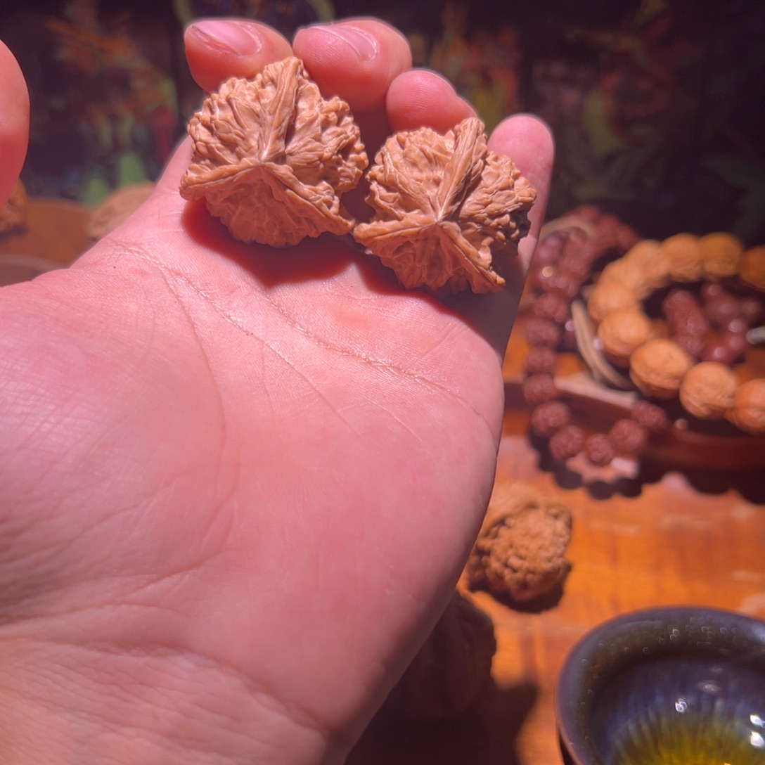 文玩核桃吊坠36➕盘山奔（三棱）