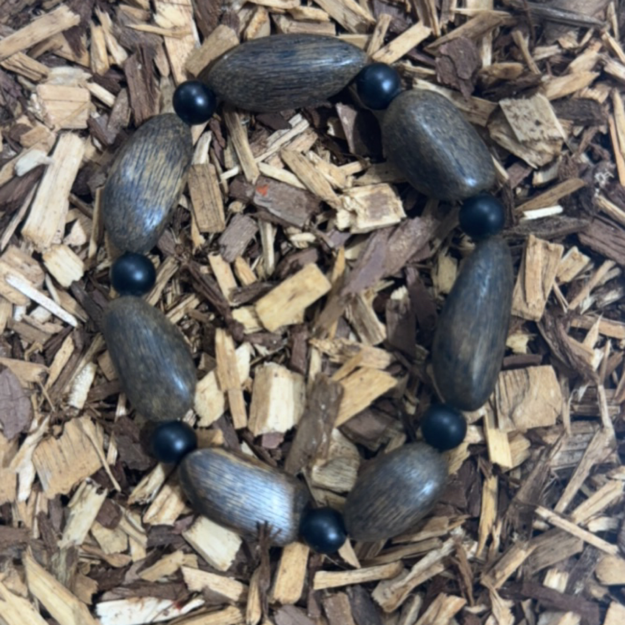 39 思思文玩精选沉香木作手串12mm