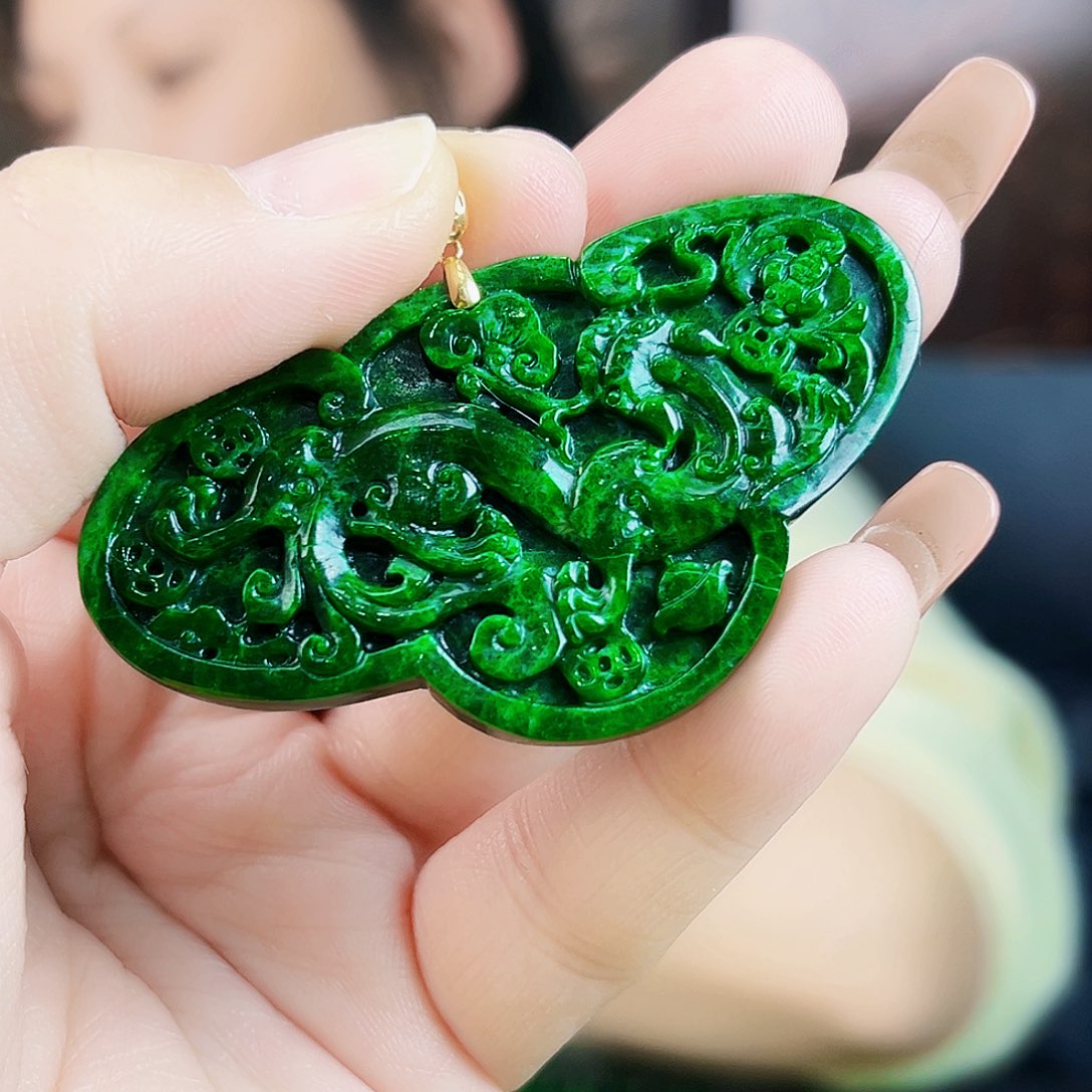 翡翠18K金镶嵌颈饰多样性