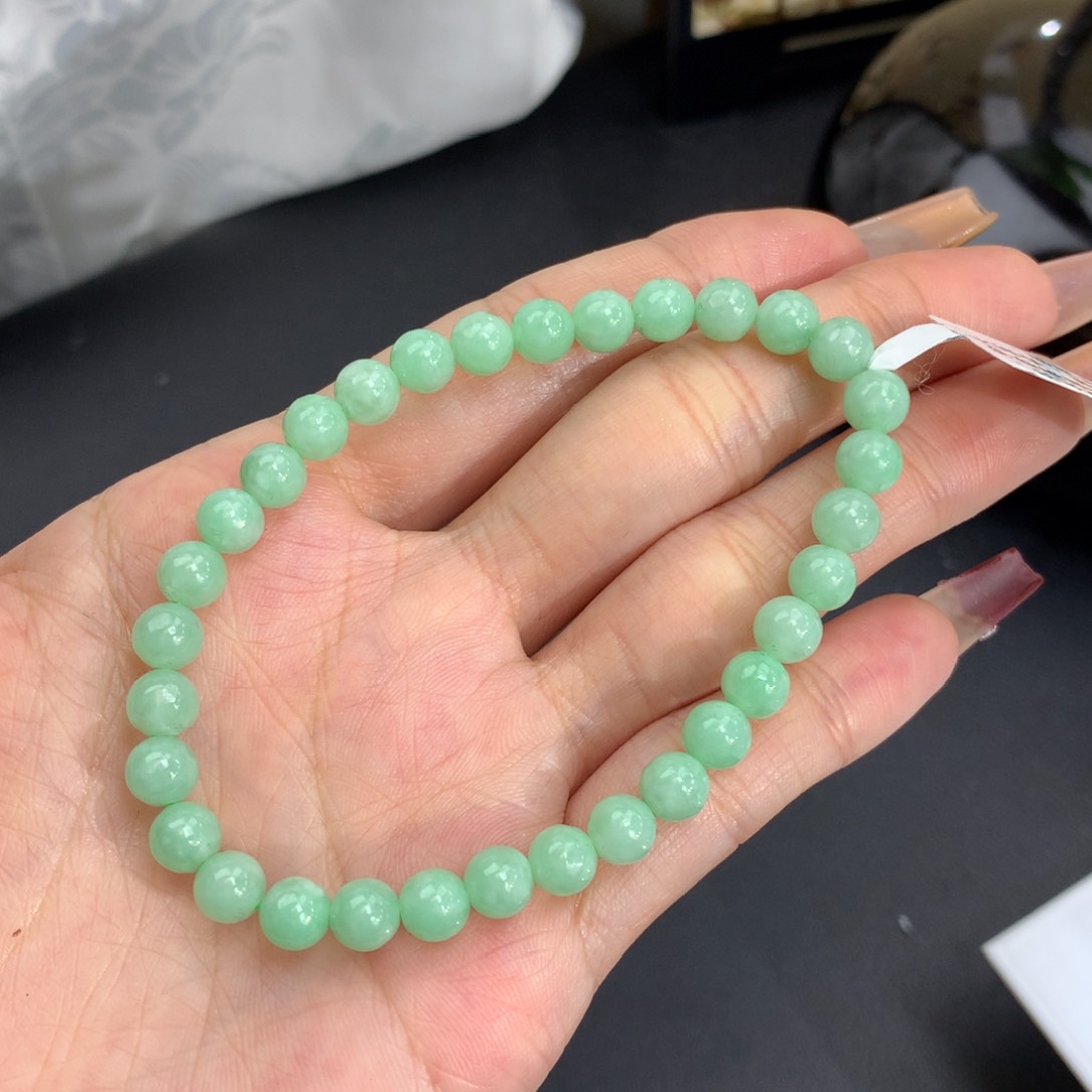 翡翠手链未镶嵌卡5.9细润果绿手串