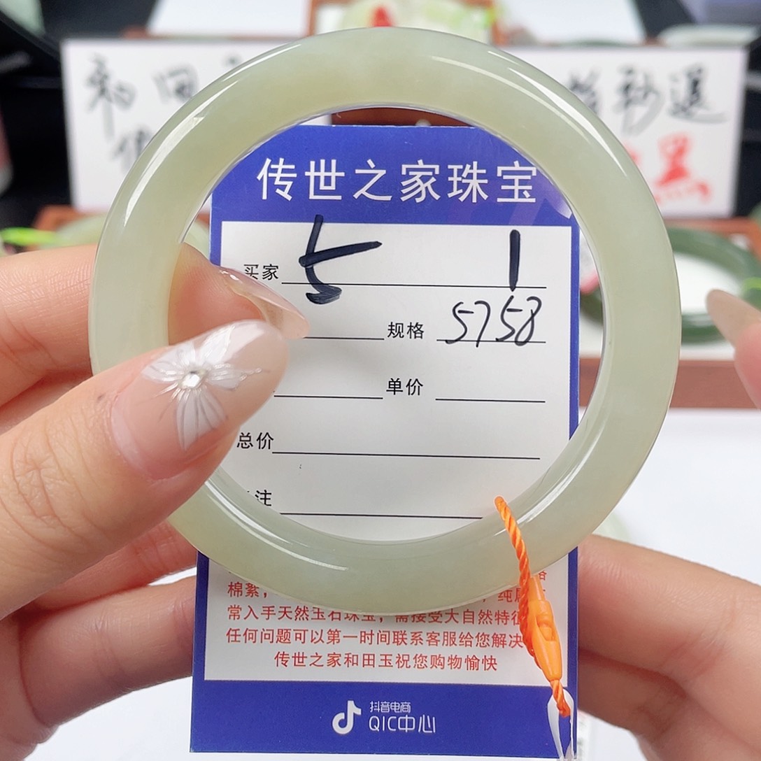 和田玉手镯未镶嵌