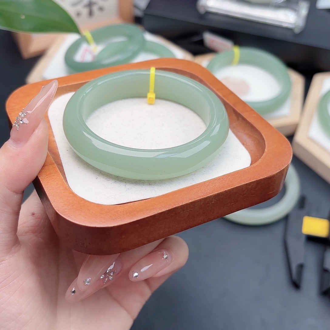 石英质玉未镶嵌手镯