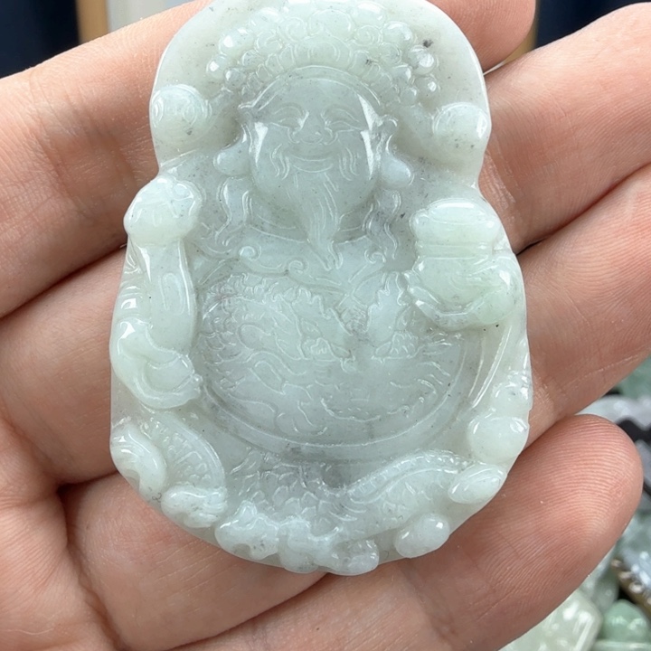 翡翠挂件未镶嵌翡翠