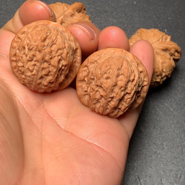 文玩核桃把件34血麒麟691