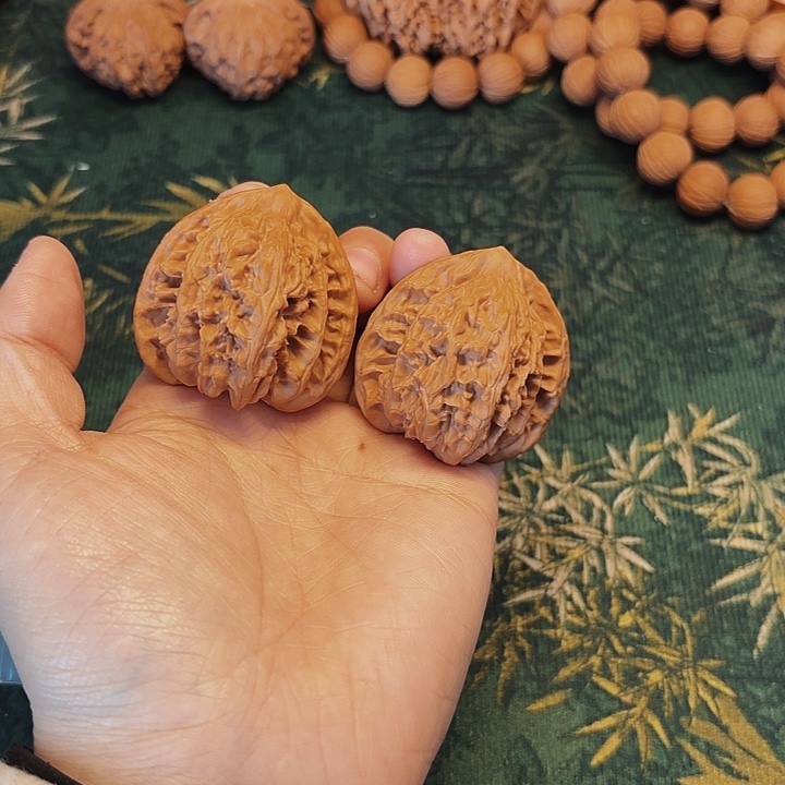 文玩核桃吊坠霞云岭