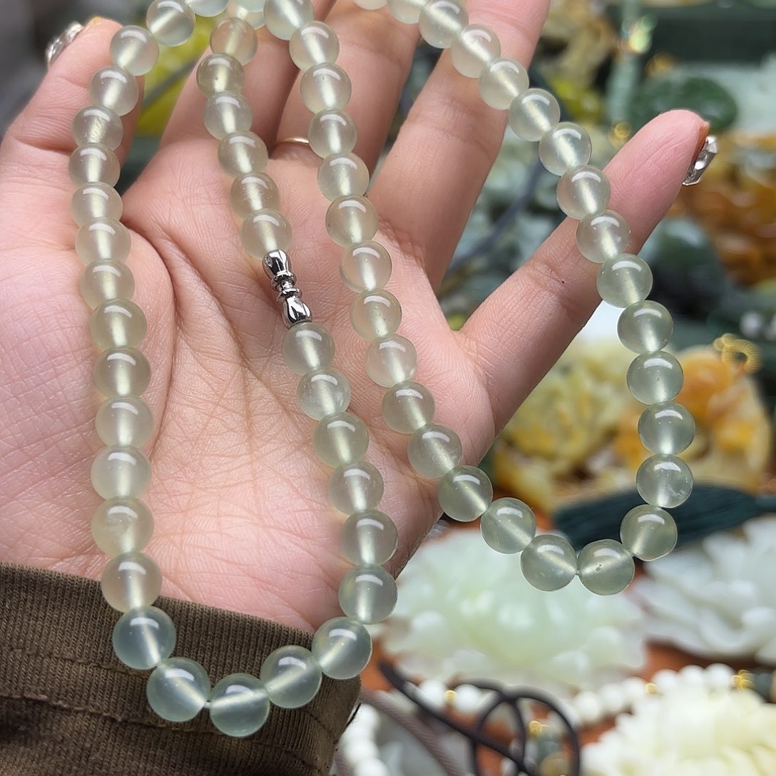 蛇纹石玉未镶嵌颈饰