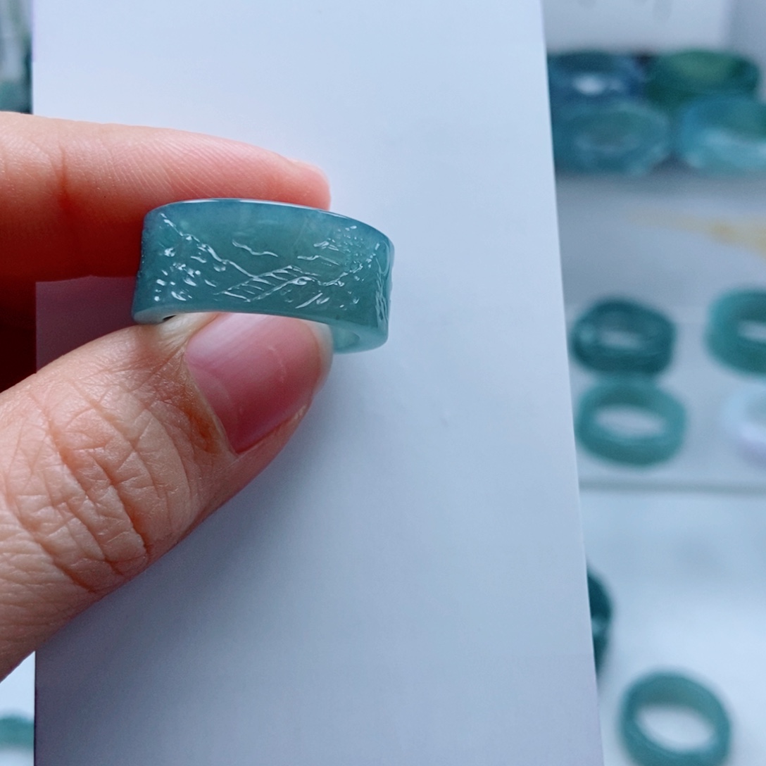 翡翠戒指未镶嵌?**?翡翠