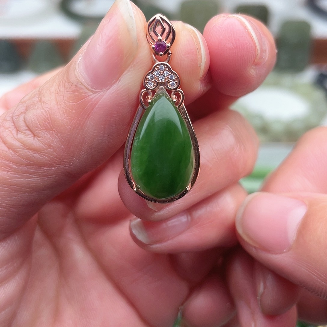 和田玉颈饰合金和田玉颈饰合金