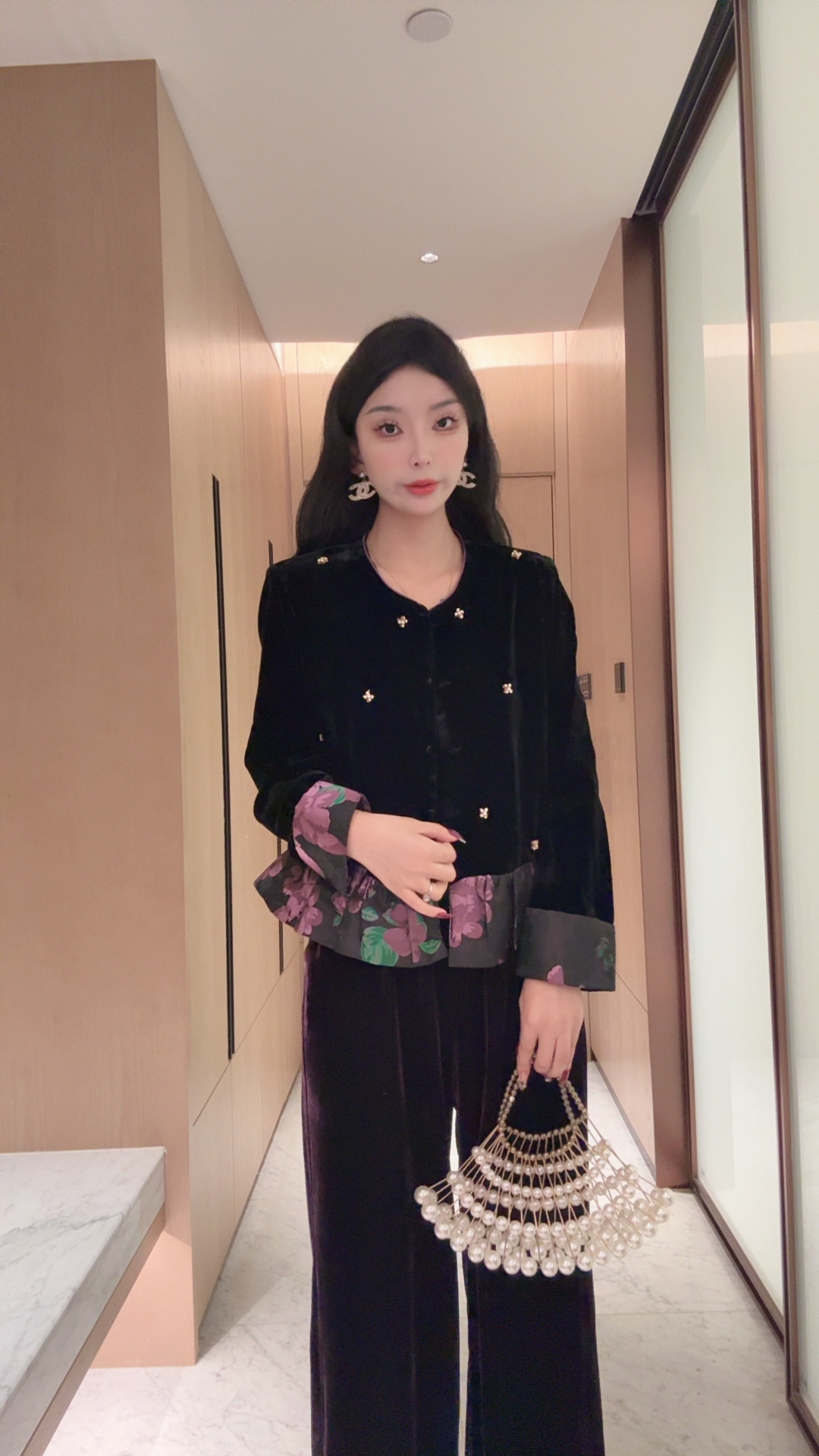 杭州正品2025秋季新款时尚百搭圆领重工订钻长袖拼接丝绒外套女