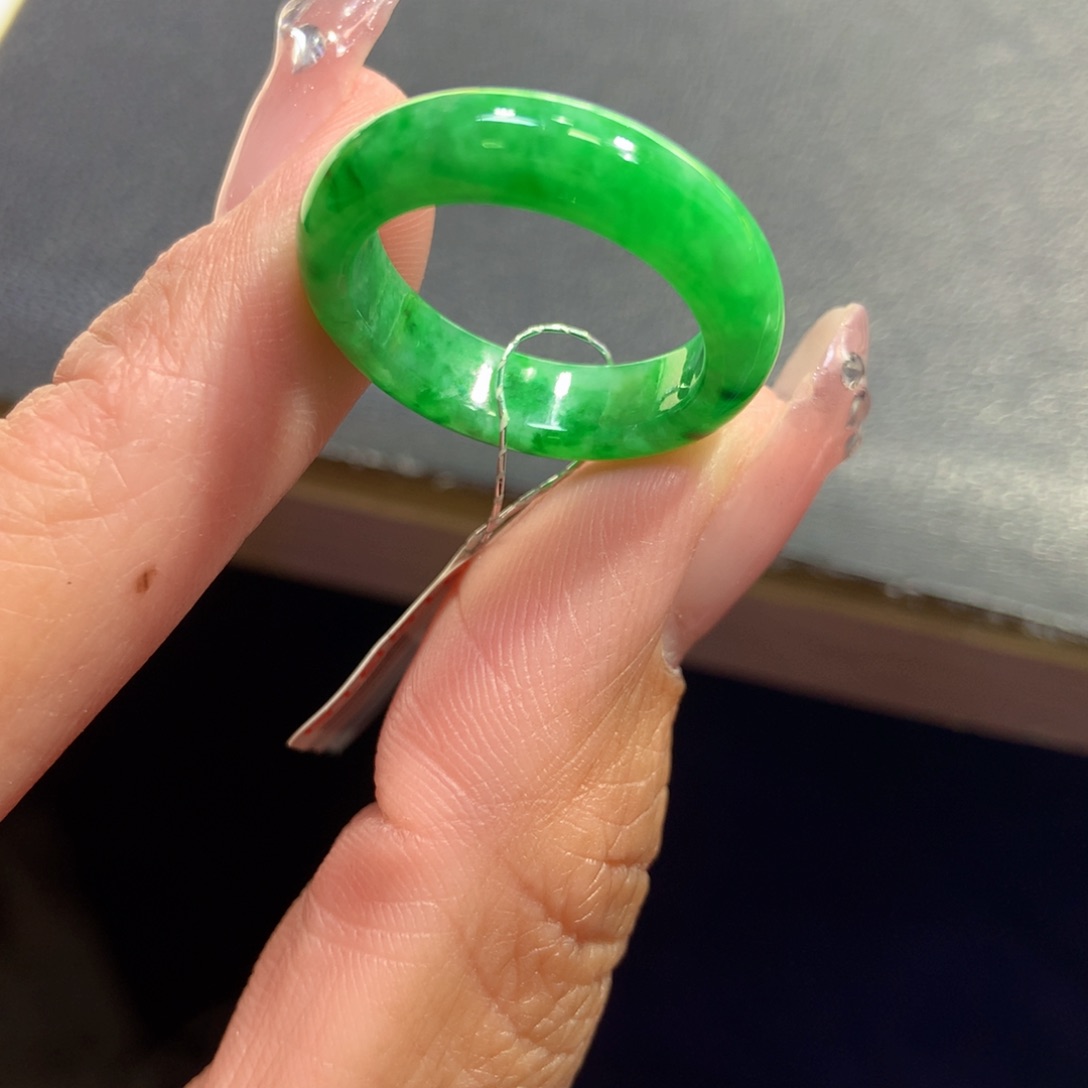 翡翠戒指未镶嵌翡翠