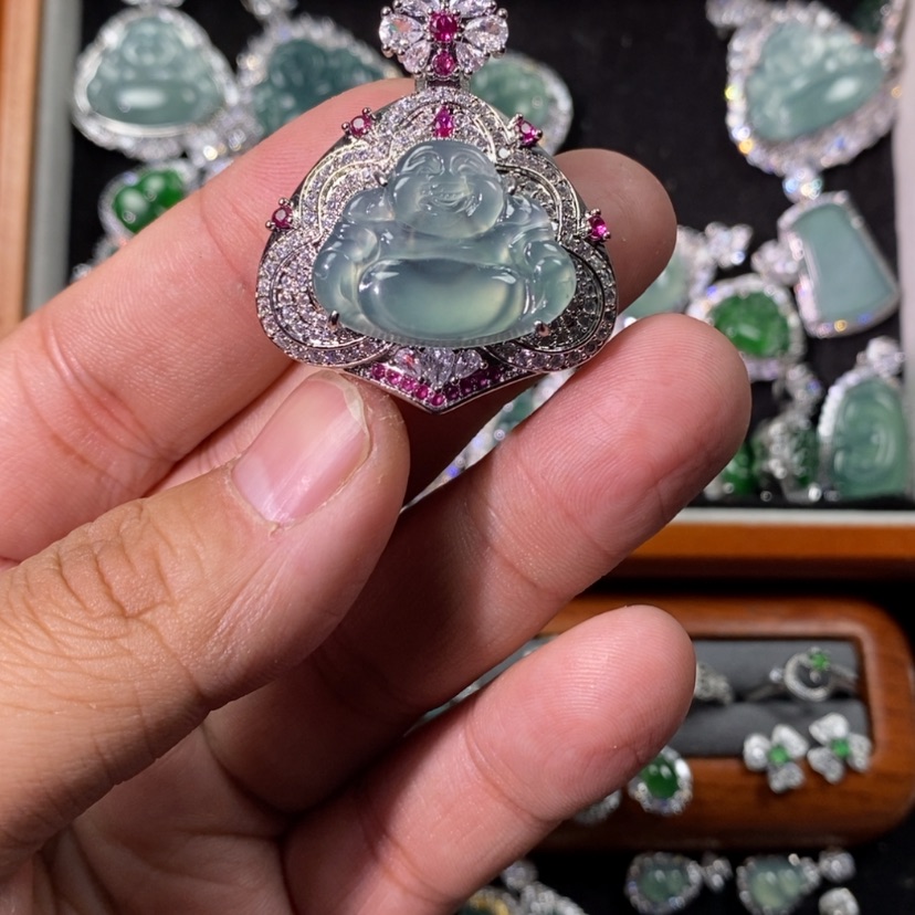 【闪购商品】翡翠颈饰未镶嵌猪*儿天然