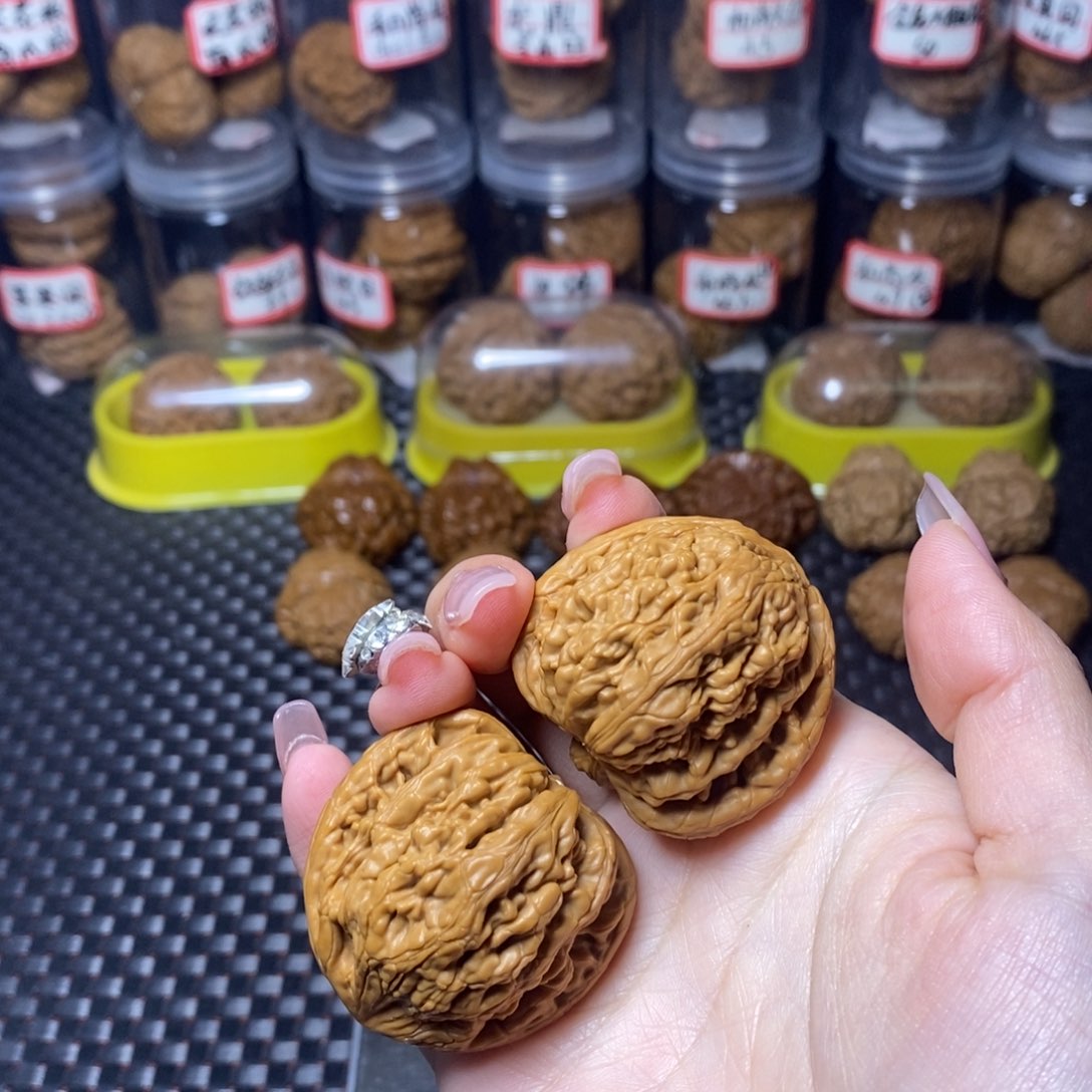 文玩核桃吊坠虎头王4