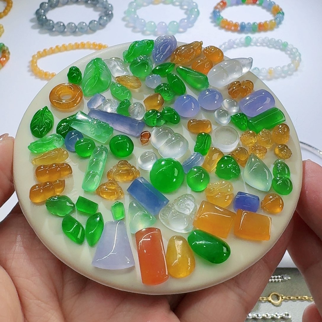 翡翠颈饰未镶嵌多样性发其一