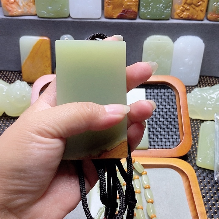飞***翔新疆昆仑山脉料平安牌