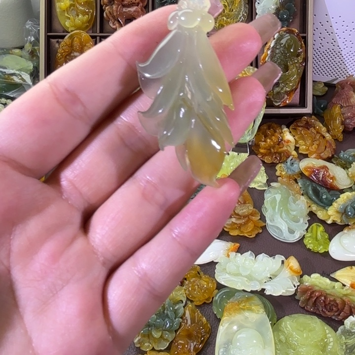 未镶嵌蛇纹石玉颈饰