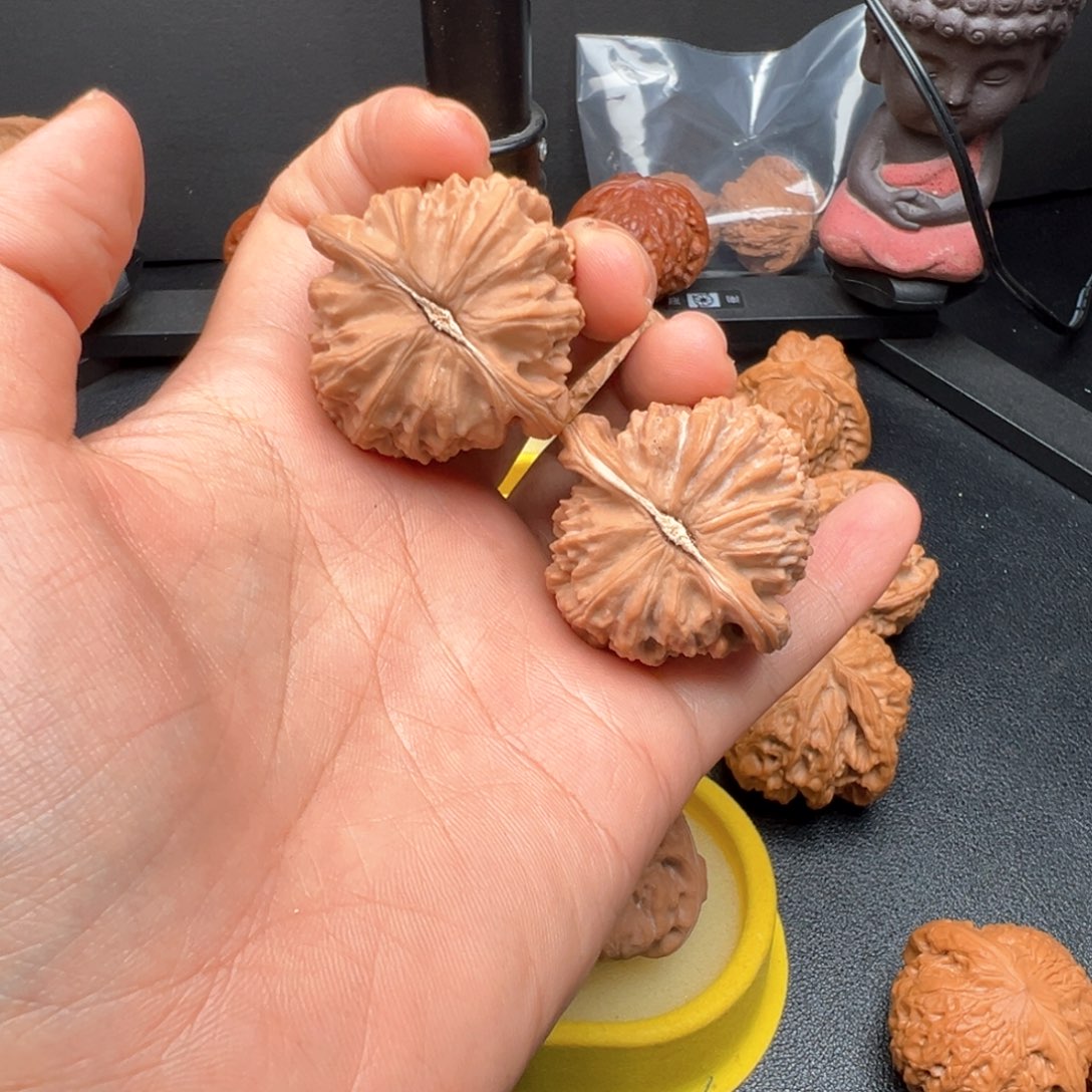 英***威把件核桃39三角白头货