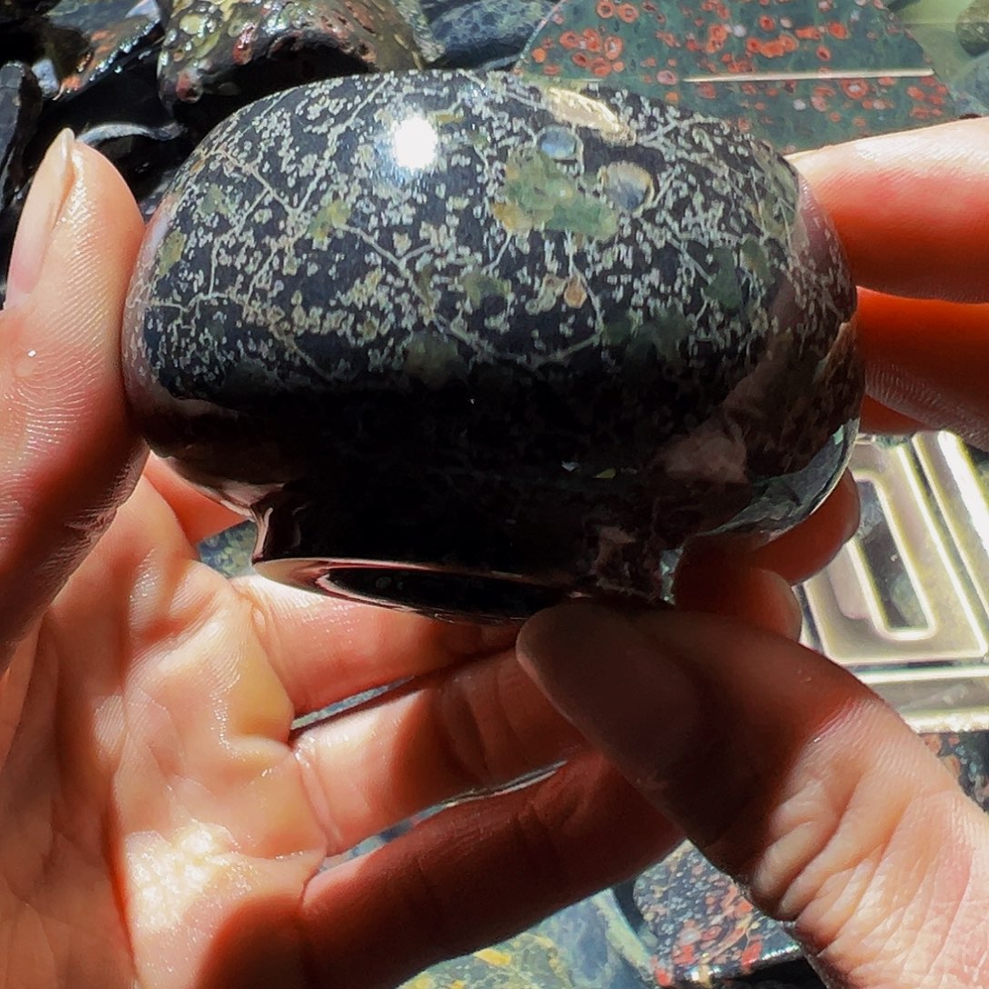 梅花玉鱼缸石有瑕不退不换