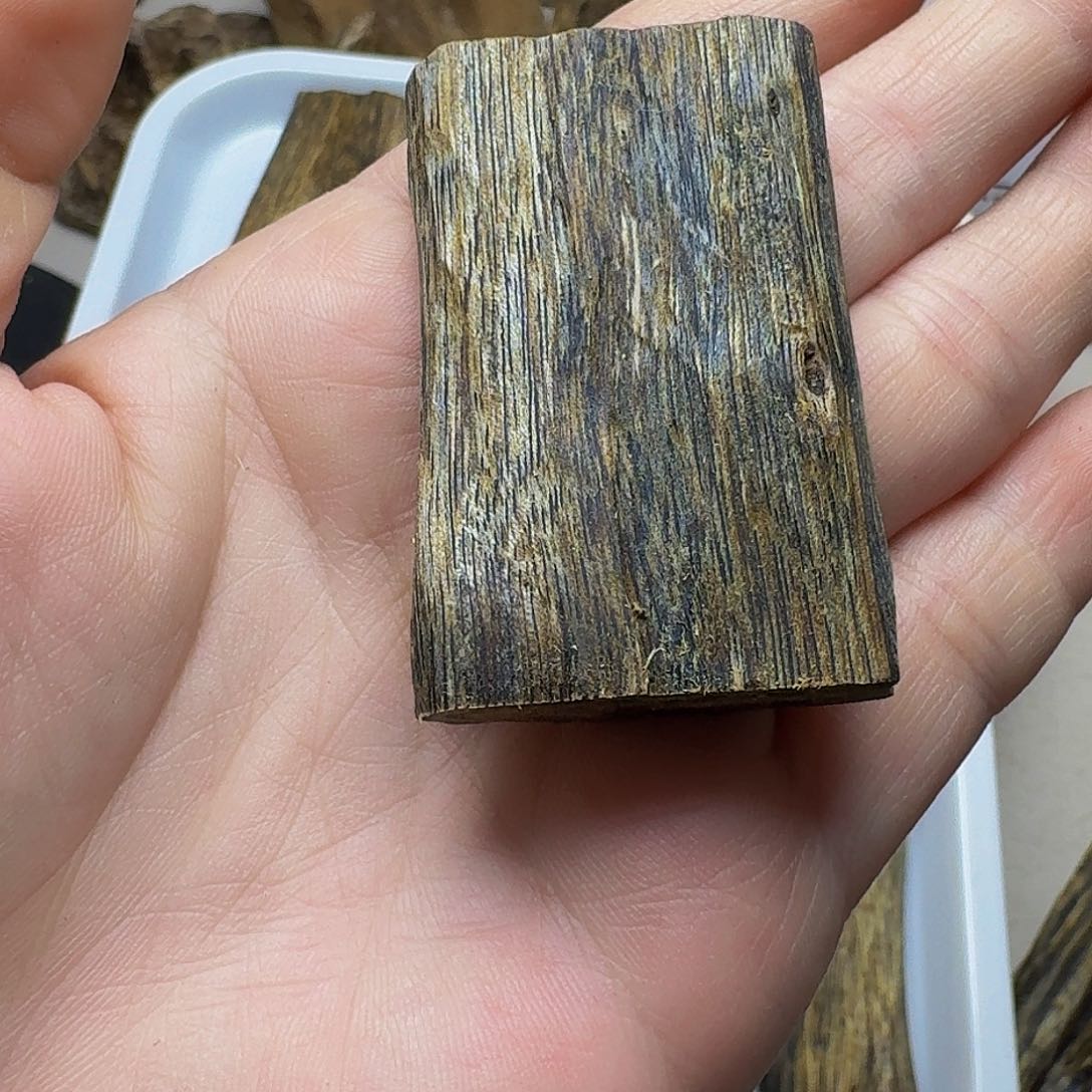 沉香沉香碎屑。金沙叶14克