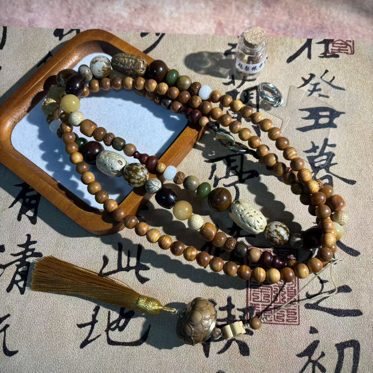 崖柏多宝十八籽斜挎-约8mm*（多样性发一件）