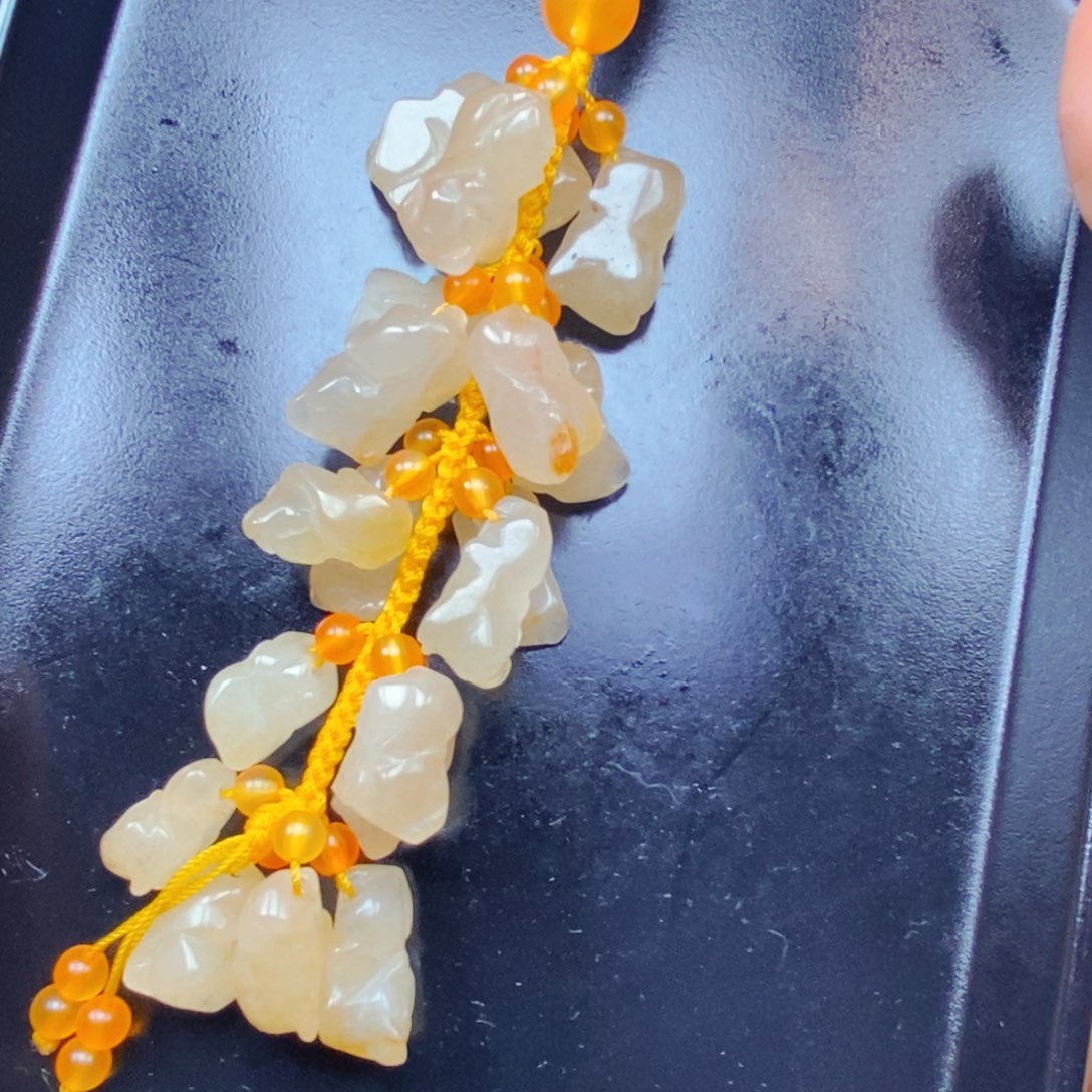 石英质玉（黄龙玉）未镶嵌颈饰