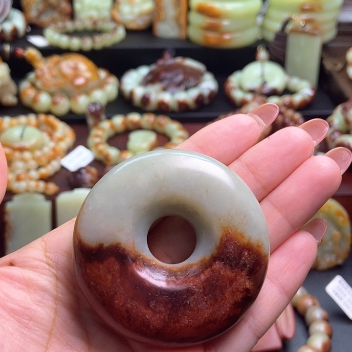 未镶嵌岫岩河磨玉（透闪石质玉）把件