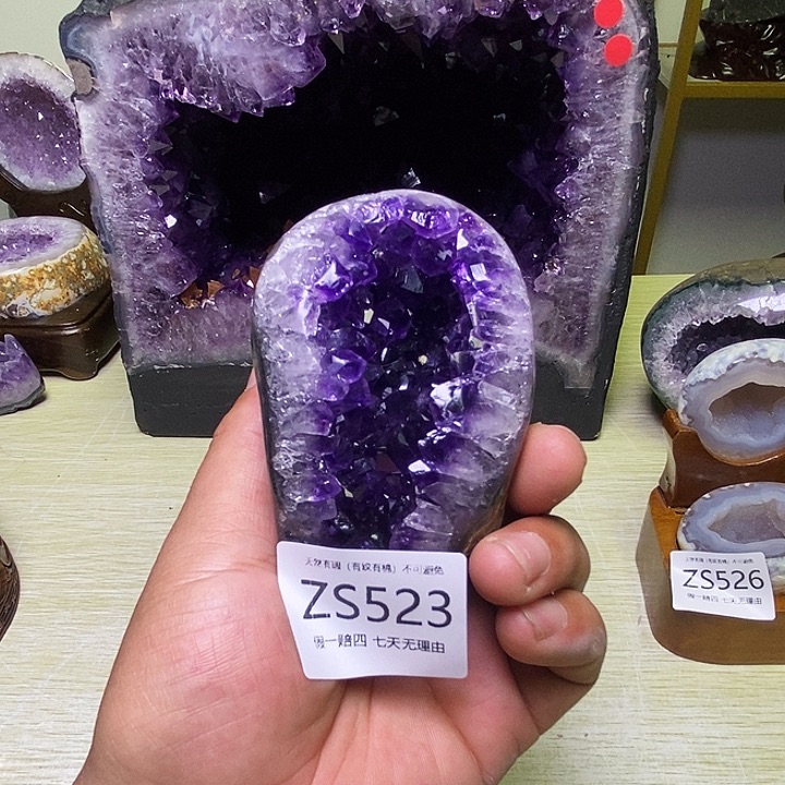 未镶嵌水晶大型摆件（非配饰）