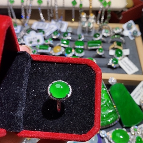 翡翠未镶嵌戒指戒指