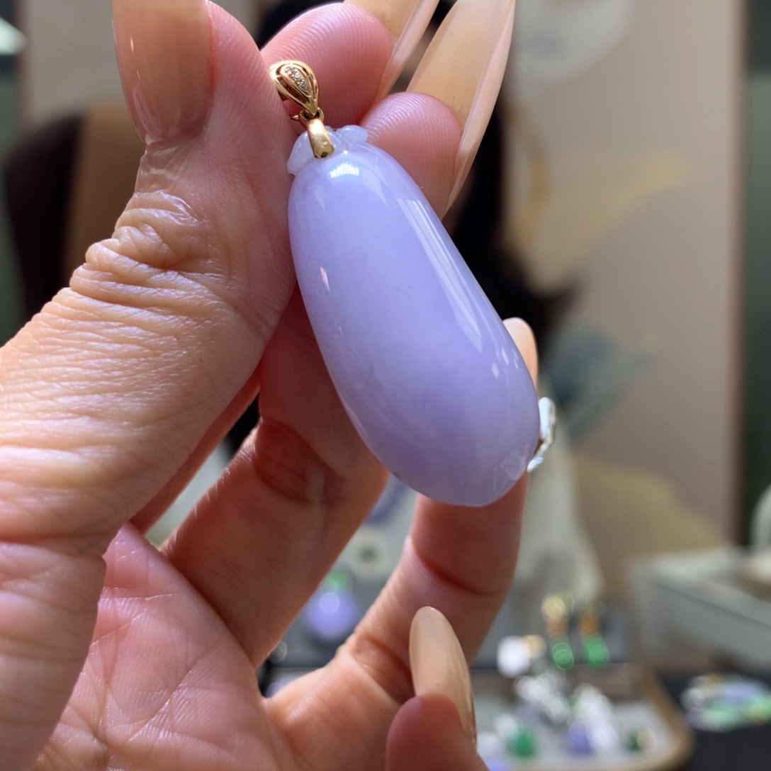 颈饰18K金镶嵌翡翠