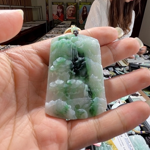 翡翠未镶嵌项圈一个