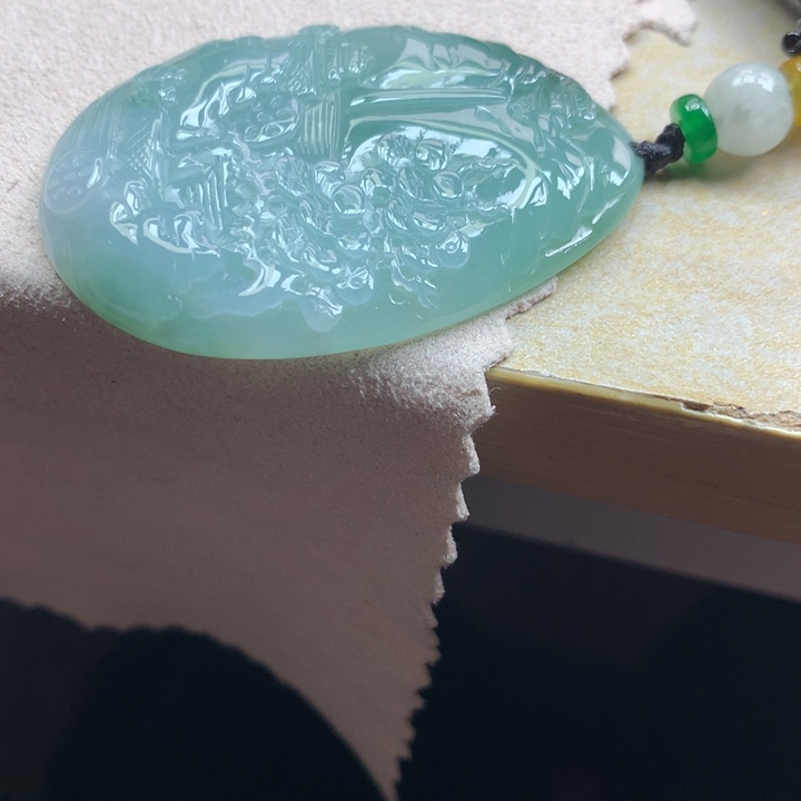 翡翠颈饰未镶嵌吊坠