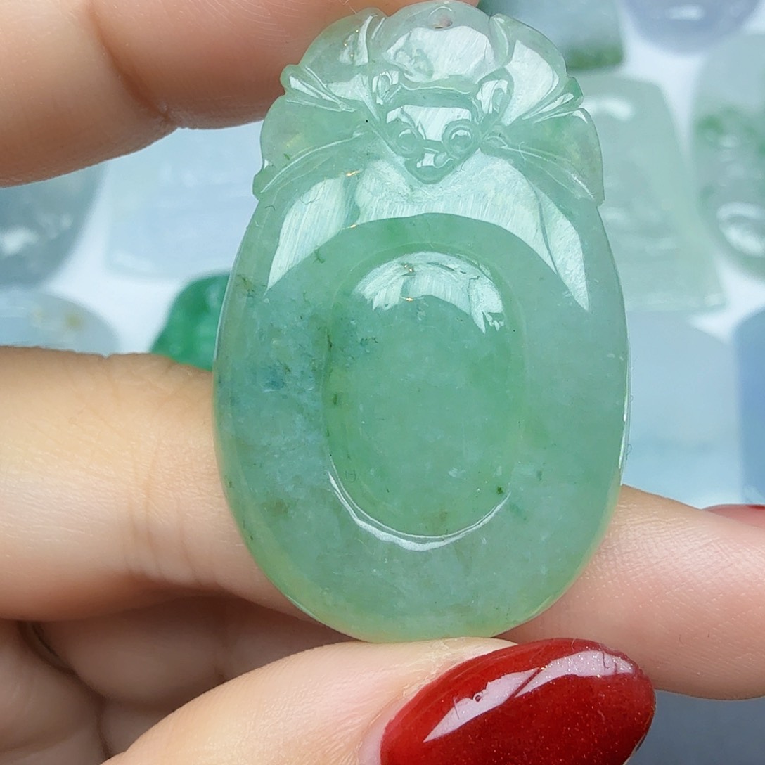 翡翠颈饰未镶嵌如意