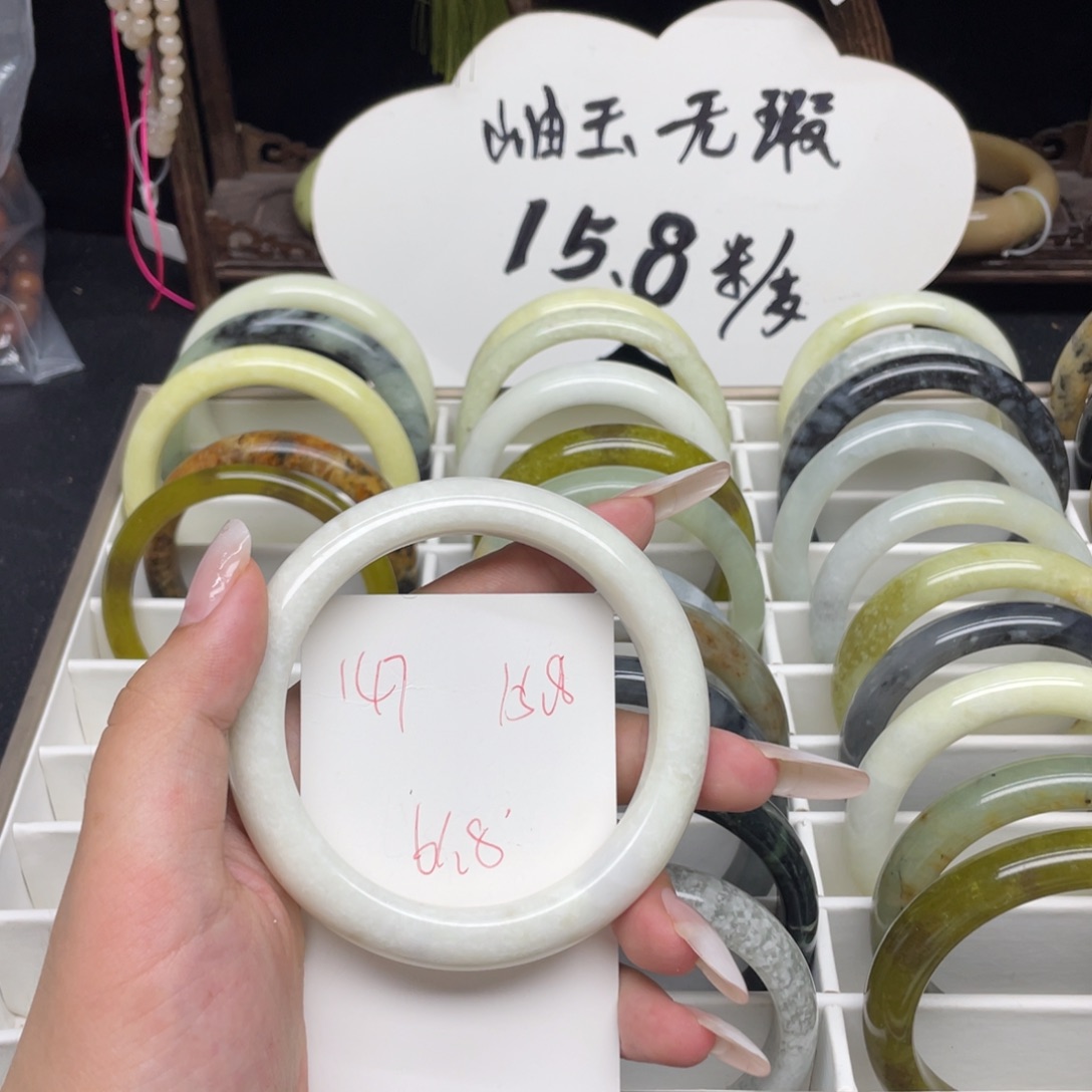 蛇纹石玉未镶嵌手镯