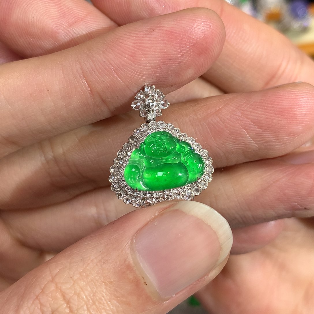 翡翠吊坠(不含链)18K金镶嵌洋**?
