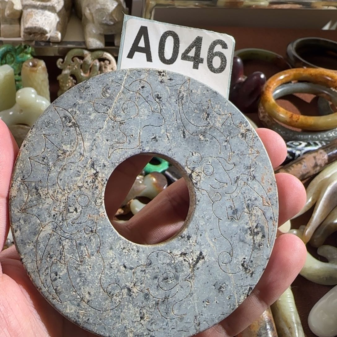 未镶嵌蛇纹石玉颈饰