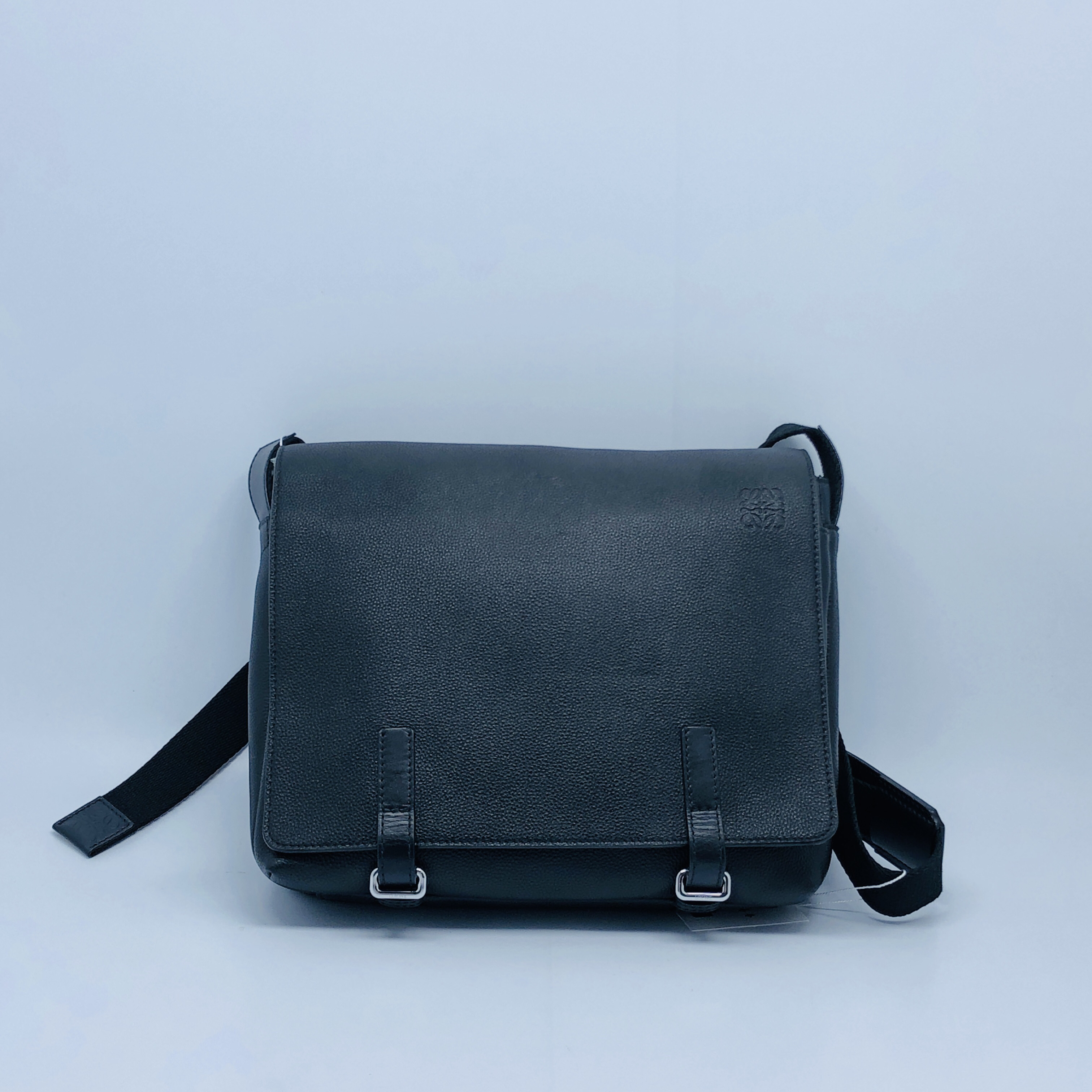 99新 LOEWE/罗意威 黑皮双扣单肩包/4661号男士轻奢