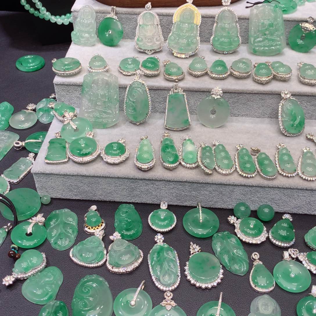 颈饰银S925镶嵌石英质玉（非洲翠）华****馆