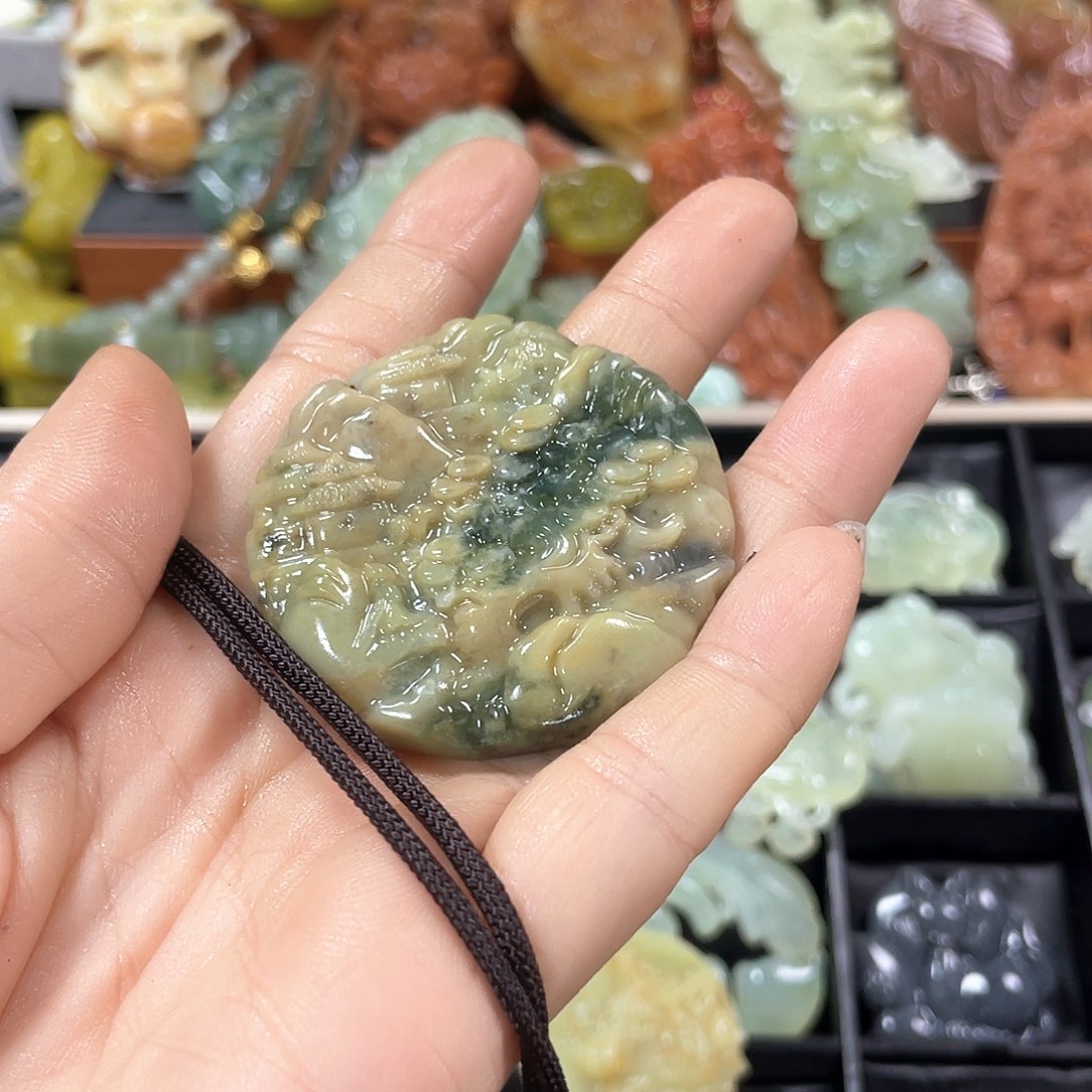 蛇纹石玉颈饰未镶嵌